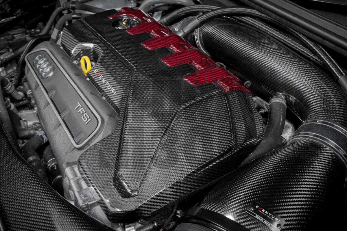 Eventuri Carbon Fiber / Red Kevlar Engine Cover for Audi RS3 8V.5 / TTRS 8S and RS3 8Y Eventuri Carbon Fiber / Red Kevlar Engine Cover for Audi RS3 8V.5 / TTRS 8S and RS3 8Y