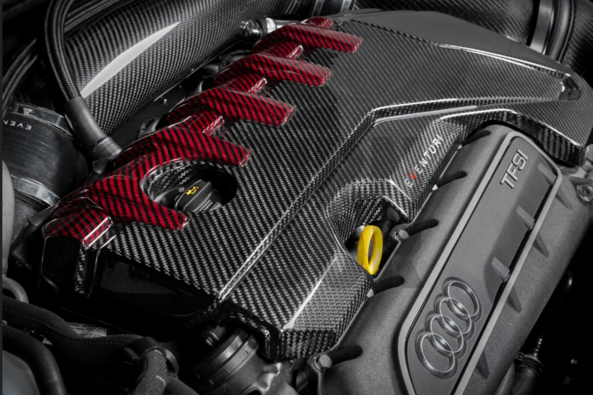 Eventuri Carbon Fiber / Red Kevlar Engine Cover for Audi RS3 8V.5 / TTRS 8S and RS3 8Y Eventuri Carbon Fiber / Red Kevlar Engine Cover for Audi RS3 8V.5 / TTRS 8S and RS3 8Y