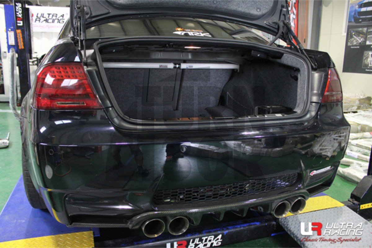 Ultra Racing Rear Upper Strut Bar BMW 335i E92 / M3 E92 Ultra Racing Rear Upper Strut Bar BMW 335i E92 / M3 E92