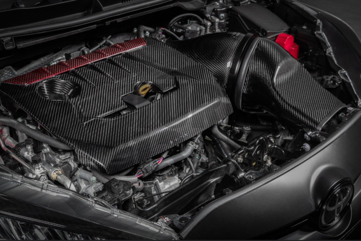 Eventuri Carbon Fiber / Red Kevlar Engine Cover for Toyota Yaris GR Eventuri Carbon Fiber / Red Kevlar Engine Cover for Toyota Yaris GR